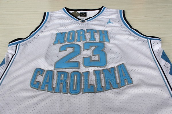 Camiseta NCAA North Carolina Tar Heels Michael Jordan #23 Blanco